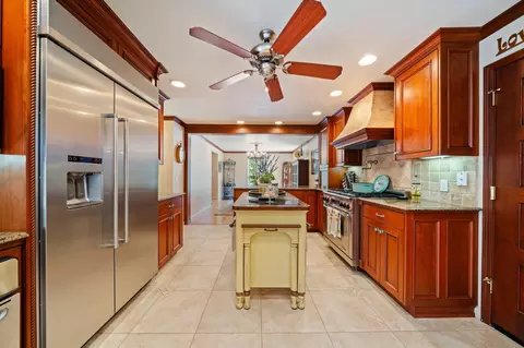 Kitchen - 2990 Forest Hills Dr, Redding, CA 96002 photo 6 of 8