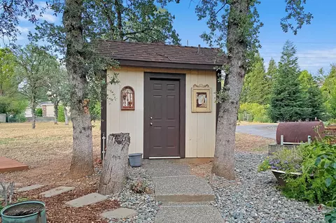 Exterior - 2990 Forest Hills Dr, Redding, CA 96002 photo 18 of 20