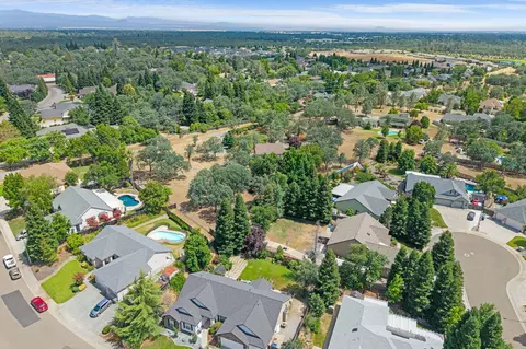 View/Area - 2990 Forest Hills Dr, Redding, CA 96002 photo 8 of 9