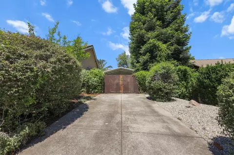 Exterior - 568 River Oaks Dr, Redding, CA 96001 photo 18 of 19