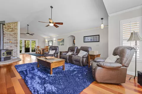 Living - 568 River Oaks Dr, Redding, CA 96001 photo 3 of 3