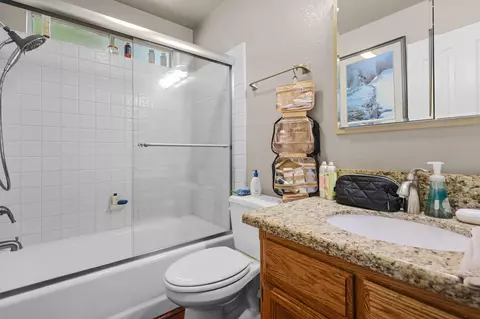 Bath - 568 River Oaks Dr, Redding, CA 96001 photo 1 of 5