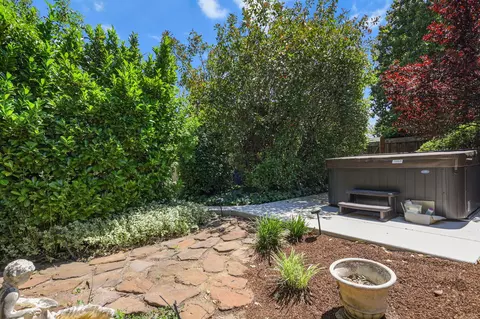 Exterior - 568 River Oaks Dr, Redding, CA 96001 photo 15 of 19