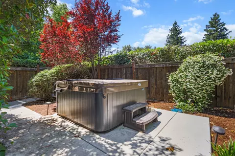 Exterior - 568 River Oaks Dr, Redding, CA 96001 photo 14 of 19