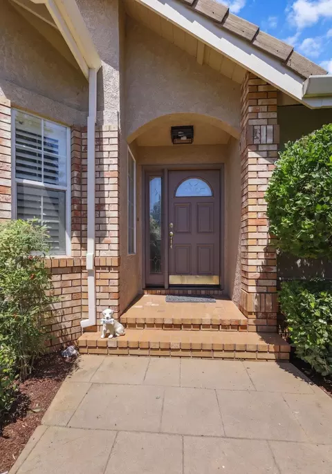 Entry Way - 568 River Oaks Dr, Redding, CA 96001 photo 1 of 1