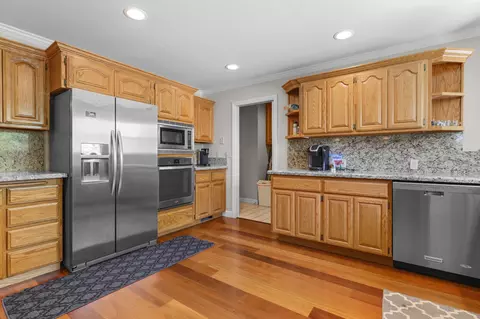 Kitchen - 568 River Oaks Dr, Redding, CA 96001 photo 2 of 4