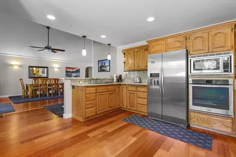 Kitchen - 568 River Oaks Dr, Redding, CA 96001 photo 3 of 4