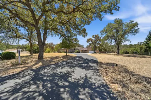 Exterior - 21445 Wilcox Rd, Red Bluff, CA 96080 photo 8 of 12