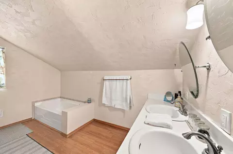 Bath - 21445 Wilcox Rd, Red Bluff, CA 96080 photo 1 of 6
