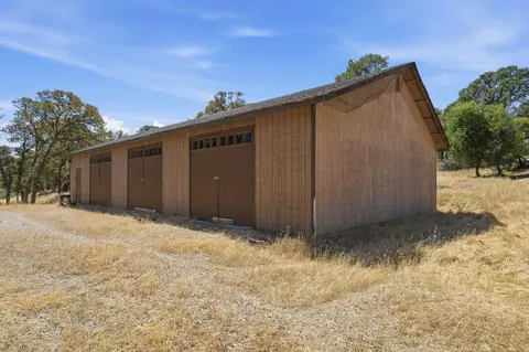 Exterior - 21445 Wilcox Rd, Red Bluff, CA 96080 photo 3 of 12