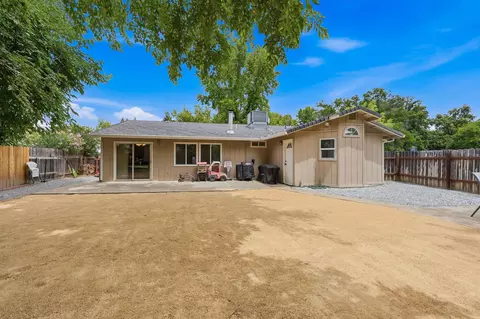 Exterior - 2891 Pernie Trl, Redding, CA 96001 photo 5 of 8