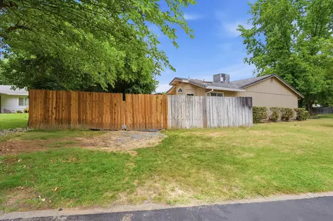 Exterior - 2891 Pernie Trl, Redding, CA 96001 photo 7 of 8