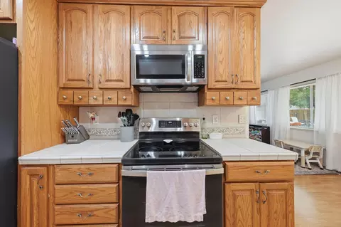 Kitchen - 2891 Pernie Trl, Redding, CA 96001 photo 2 of 2