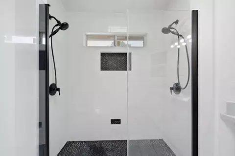Bath - 2891 Pernie Trl, Redding, CA 96001 photo 3 of 4