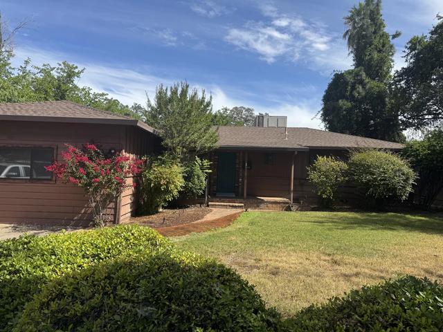1700 Derby Ln, Redding, CA 96002