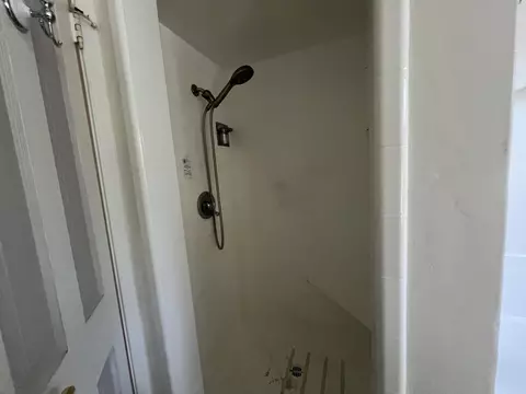 Bath - 116 Gurnsey Ave, Red Bluff, CA 96080 photo 1 of 4