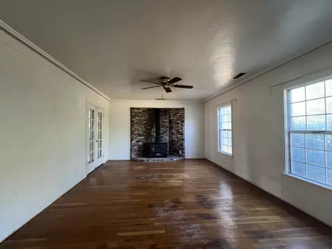 Living - 116 Gurnsey Ave, Red Bluff, CA 96080 photo 1 of 4