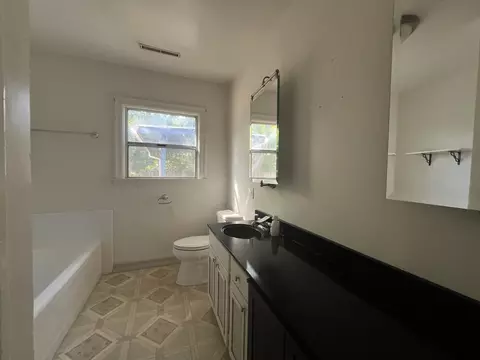 Bath - 116 Gurnsey Ave, Red Bluff, CA 96080 photo 3 of 4