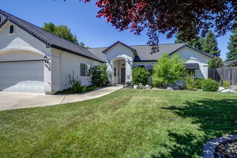 19276 Lexington Ln, Redding, CA 96003