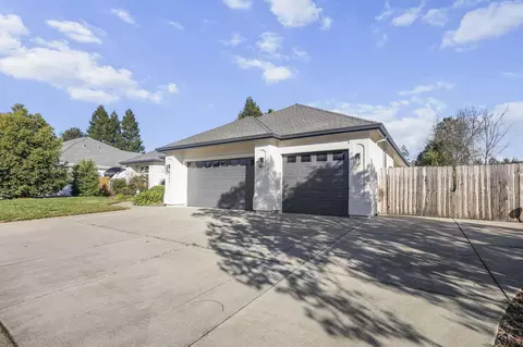 Exterior - 2724 Western Oak Dr, Redding, CA 96002 photo 11 of 13