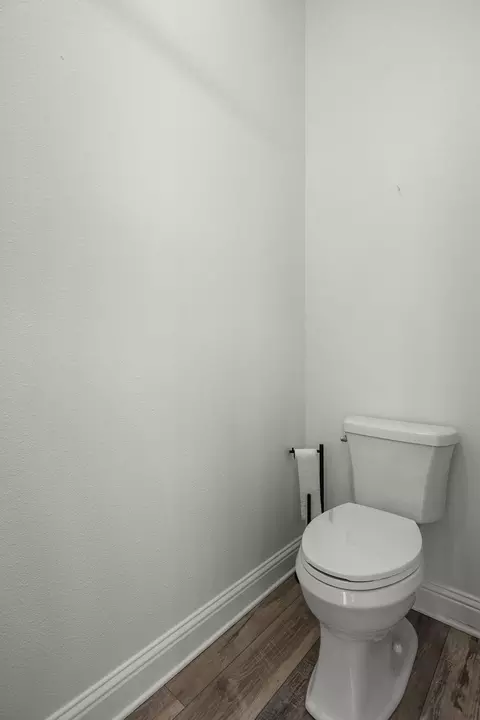 Bath - 2724 Western Oak Dr, Redding, CA 96002 photo 5 of 5