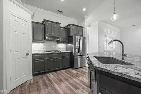 Kitchen - 2724 Western Oak Dr, Redding, CA 96002 photo 2 of 2