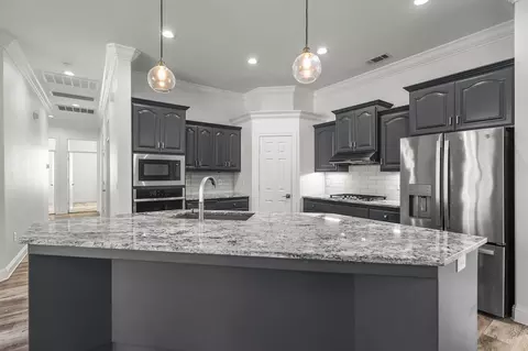 Kitchen - 2724 Western Oak Dr, Redding, CA 96002 photo 1 of 2