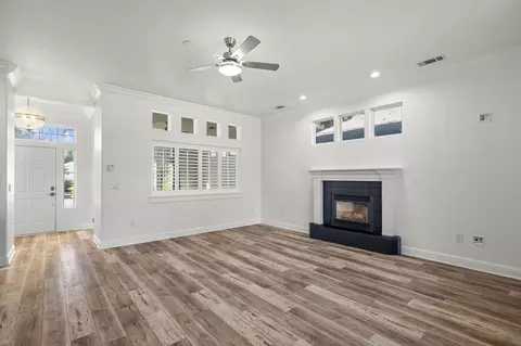 Living - 2724 Western Oak Dr, Redding, CA 96002 photo 2 of 6