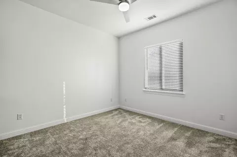 Bedroom - 2724 Western Oak Dr, Redding, CA 96002 photo 9 of 10