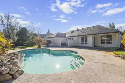 Exterior - 2724 Western Oak Dr, Redding, CA 96002 photo 4 of 13
