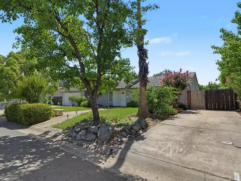 1424 Calexico Dr, Redding, CA 96003 photo 2