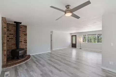 Living - 21036 Boyle Rd, Redding, CA 96003 photo 4 of 6