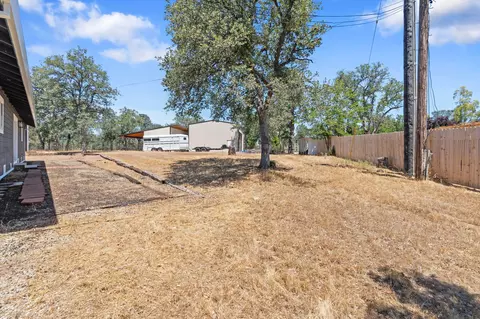 Exterior - 21036 Boyle Rd, Redding, CA 96003 photo 13 of 30