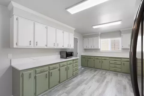 Kitchen - 21036 Boyle Rd, Redding, CA 96003 photo 1 of 5