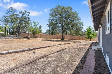 Exterior - 21036 Boyle Rd, Redding, CA 96003 photo 5 of 30