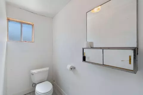 Bath - 21036 Boyle Rd, Redding, CA 96003 photo 4 of 4