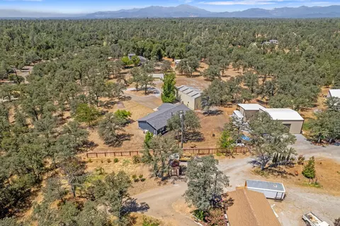 View/Area - 21036 Boyle Rd, Redding, CA 96003 photo 8 of 9