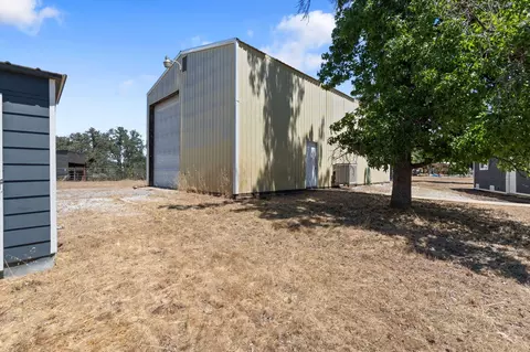 Exterior - 21036 Boyle Rd, Redding, CA 96003 photo 22 of 30