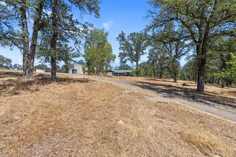 Exterior - 21036 Boyle Rd, Redding, CA 96003 photo 29 of 30