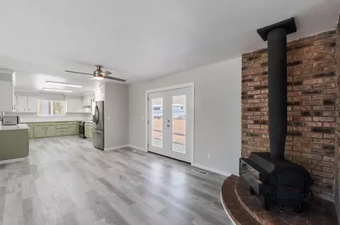 Living - 21036 Boyle Rd, Redding, CA 96003 photo 6 of 6