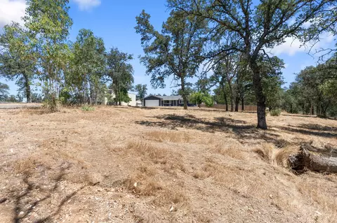 Exterior - 21036 Boyle Rd, Redding, CA 96003 photo 17 of 30