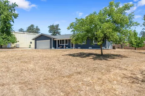 Exterior - 21036 Boyle Rd, Redding, CA 96003 photo 16 of 30