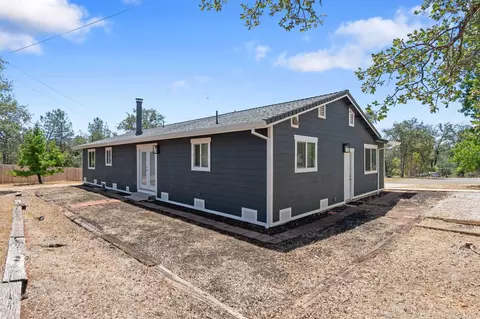 Exterior - 21036 Boyle Rd, Redding, CA 96003 photo 6 of 30