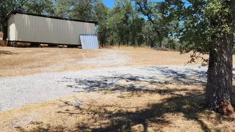Exterior - 21036 Boyle Rd, Redding, CA 96003 photo 4 of 30