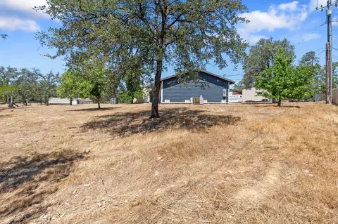 Exterior - 21036 Boyle Rd, Redding, CA 96003 photo 15 of 30