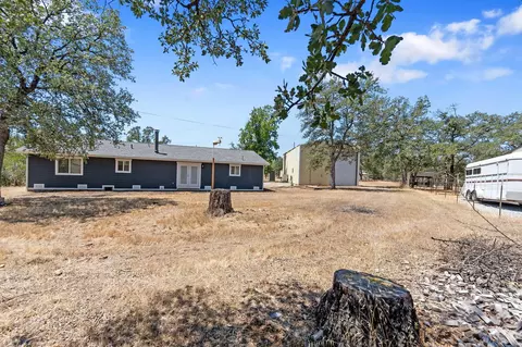 Exterior - 21036 Boyle Rd, Redding, CA 96003 photo 9 of 30