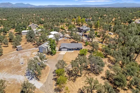 View/Area - 21036 Boyle Rd, Redding, CA 96003 photo 6 of 9
