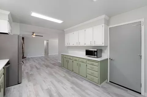 Kitchen - 21036 Boyle Rd, Redding, CA 96003 photo 5 of 5