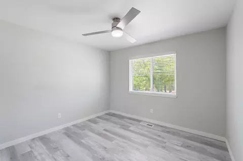 Bedroom - 21036 Boyle Rd, Redding, CA 96003 photo 5 of 6
