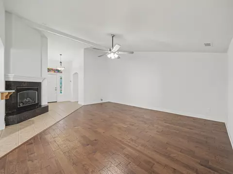 Living - 4624 Columbine Dr, Redding, CA 96002 photo 3 of 3